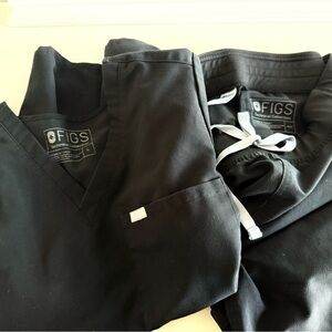 Figs Charcoal Scrub Ensemble